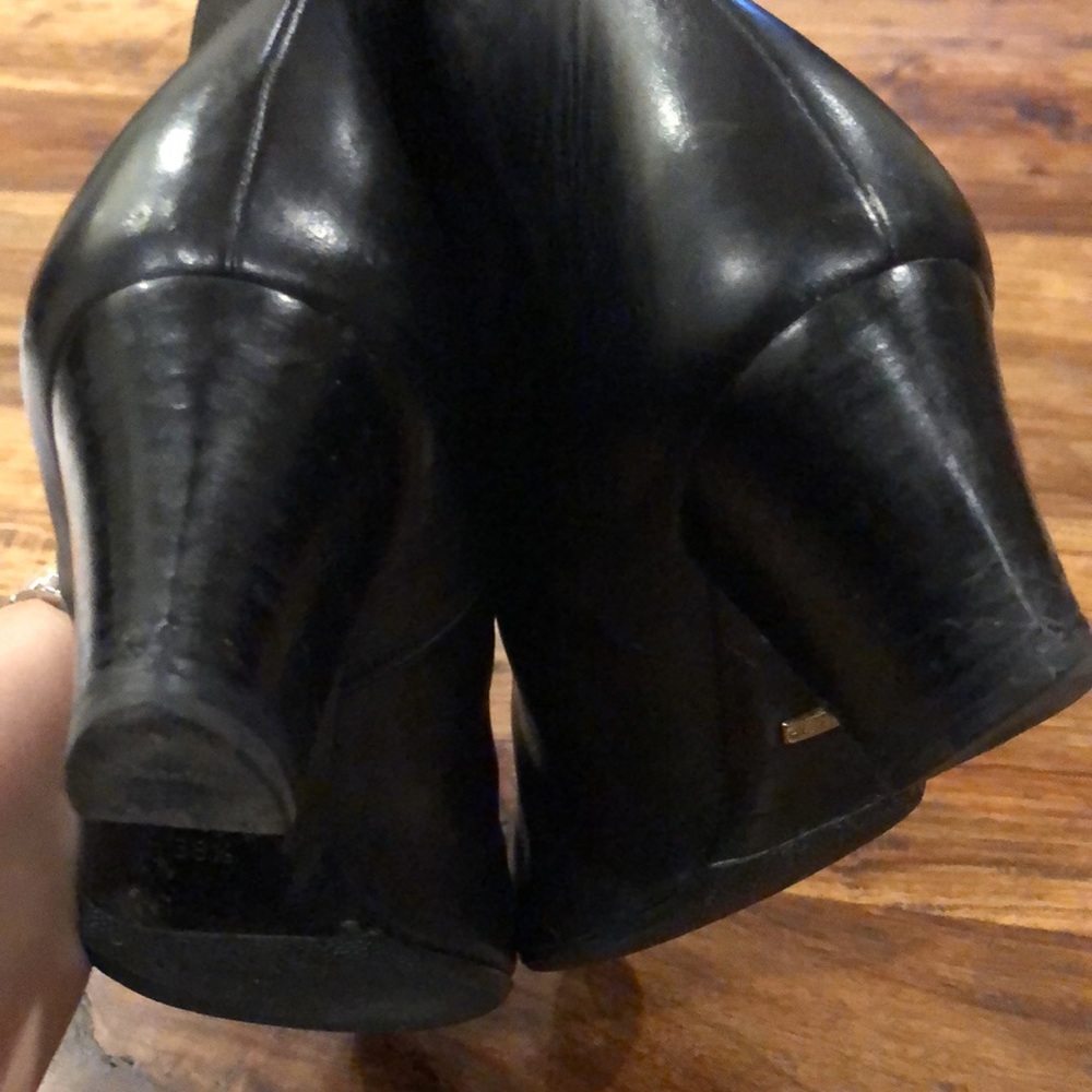 Gucci Black Leather Slip On Ankle Boot 8 1/2 - Picture 8 of 13